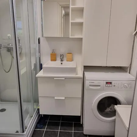 Small Cosy And Fully Equipped With The Possibility To Rent A Car Tromsø